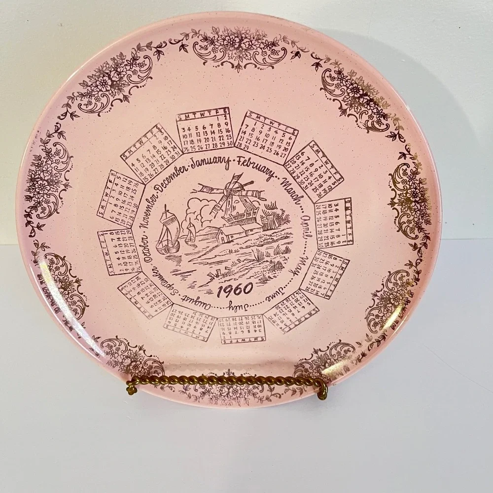 Vintage Taylor Smith Taylor Pebbleford Pink 1960 Calendar‎ Plate Gold Filigree